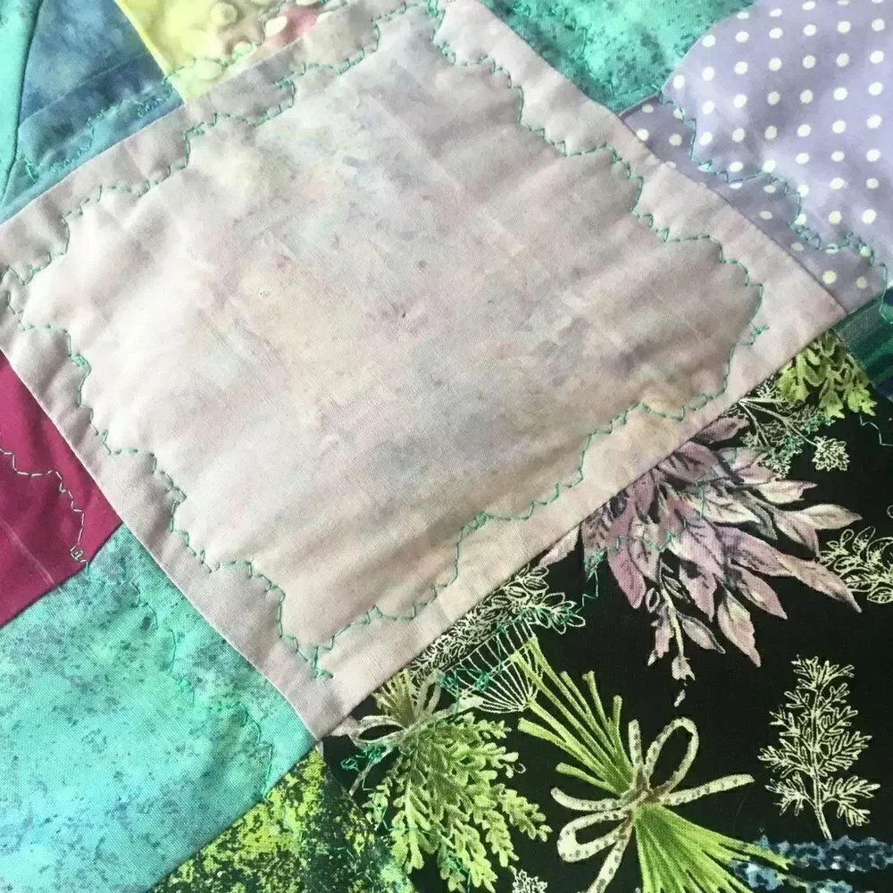 NWT Hand Crafted Lavender Florals With Gorgeous Coordinating Colors Quilt